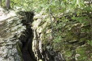 View of one of the crevices on the Devil’s Den Trail