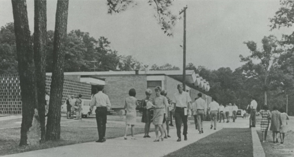 Students between classes at UALR