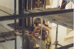 A Studio Werk artist tracing the stenciled pattern on the inside of an arch, October 2007