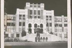 101st Airborne soldiers guarding Central High School