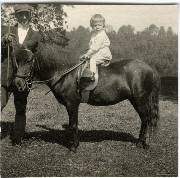 Childhood: Winthrop Rockefeller, age 2 Childhood: Winthrop Rockefeller, age 2