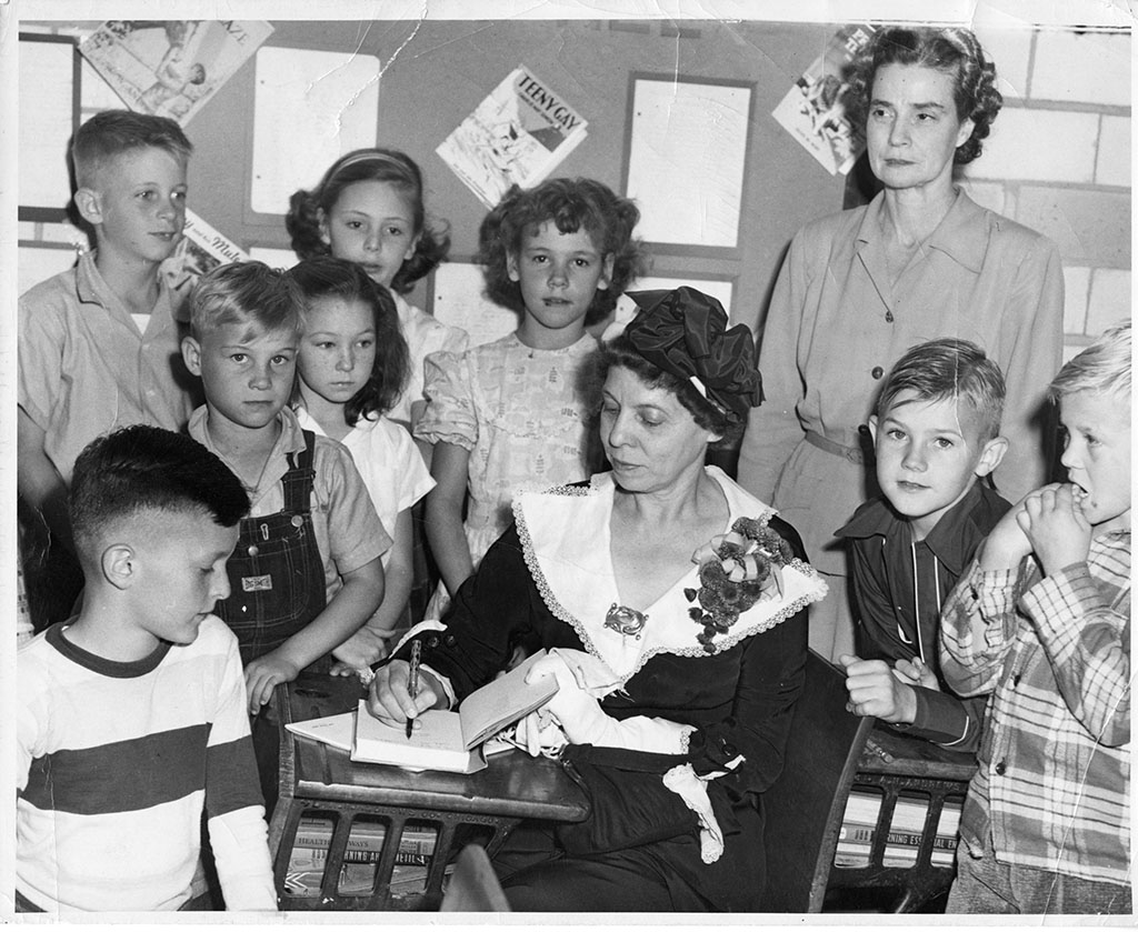Charlie May Simon with fourth grade class, undated Charlie May Simon with fourth grade class, undated
