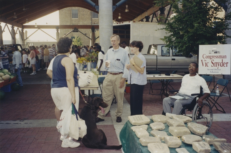 Snyder holds community office hours at the River Market in Little Rock, 17 July 1999