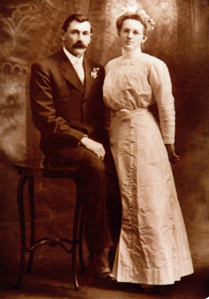 Vic Snyder's maternal grandparents, Fred and Minnie Bloomingcamp, undated