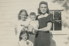 Frances Kemp, Carol Foreman, and Jim Guy Tucker with Aunt Bea