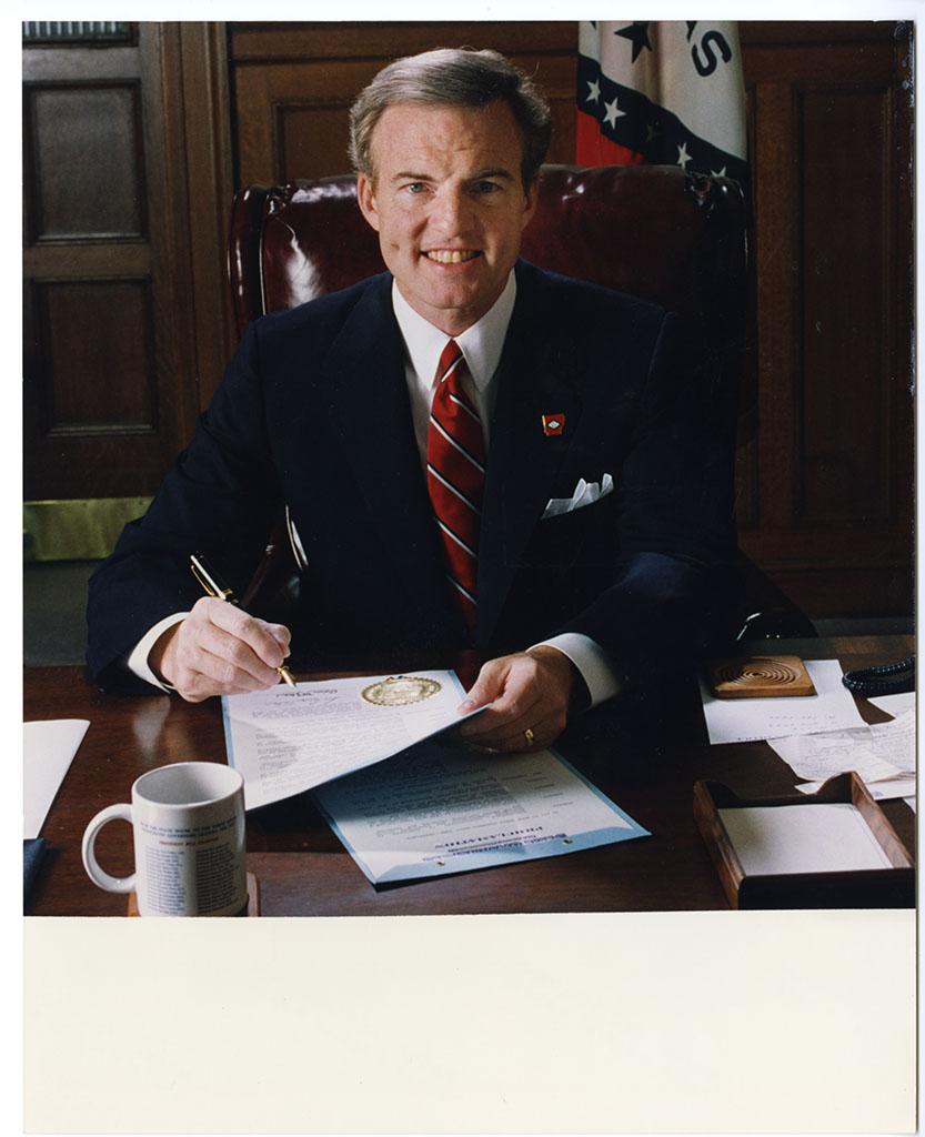 Governor Jim Guy Tucker poses at desk Governor Jim Guy Tucker poses at desk
